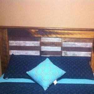 Beautiful Queen size 100 yr salvaged pine!!!